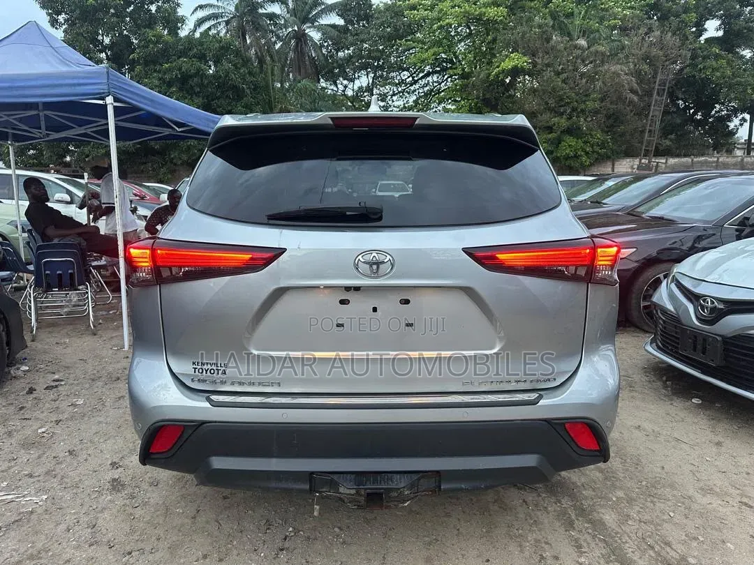 Toyota Highlander Platinum 2021 Silver
