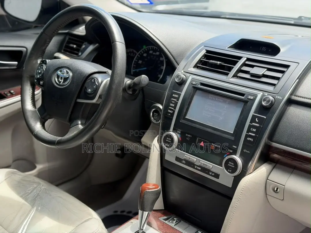 Toyota Camry XLE 4dr Sedan (2.5L 4cyl 6A) 2013 Gray