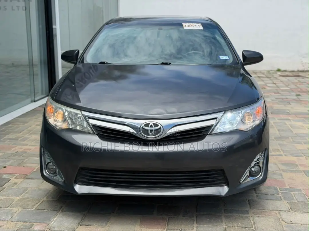 Toyota Camry XLE 4dr Sedan (2.5L 4cyl 6A) 2013 Gray