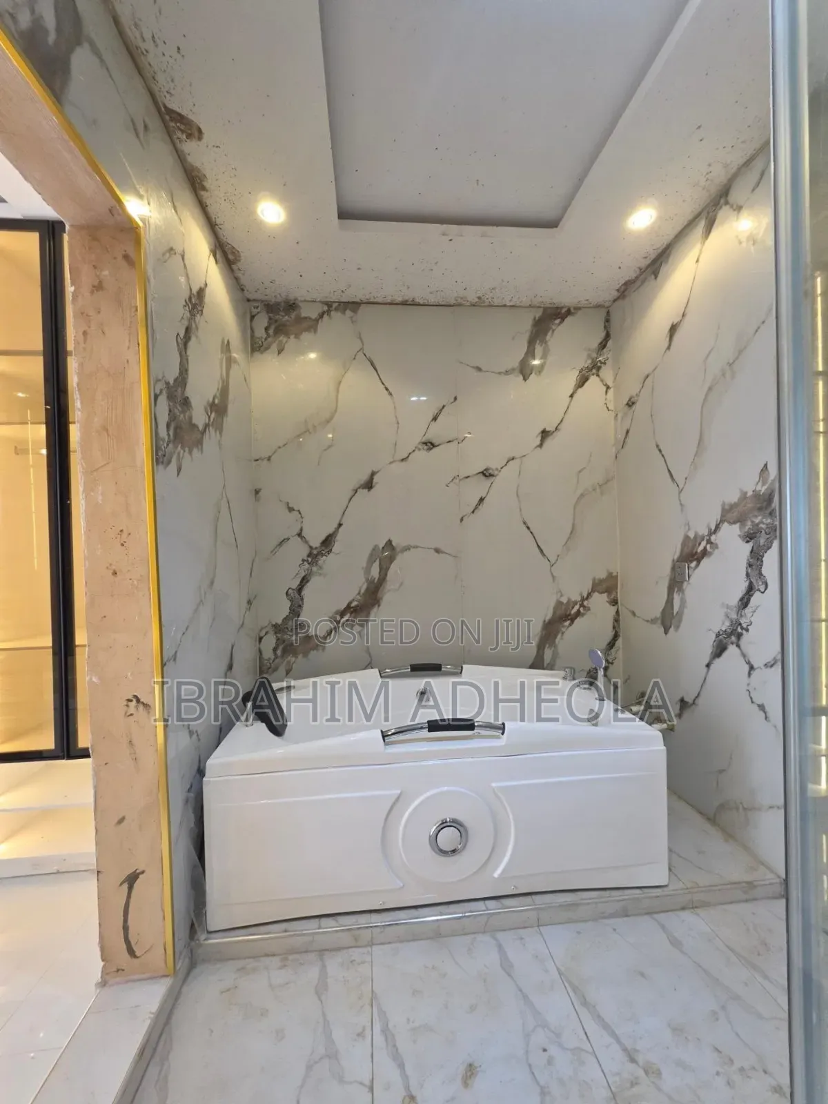 5bdrm Duplex in Oregun for sale