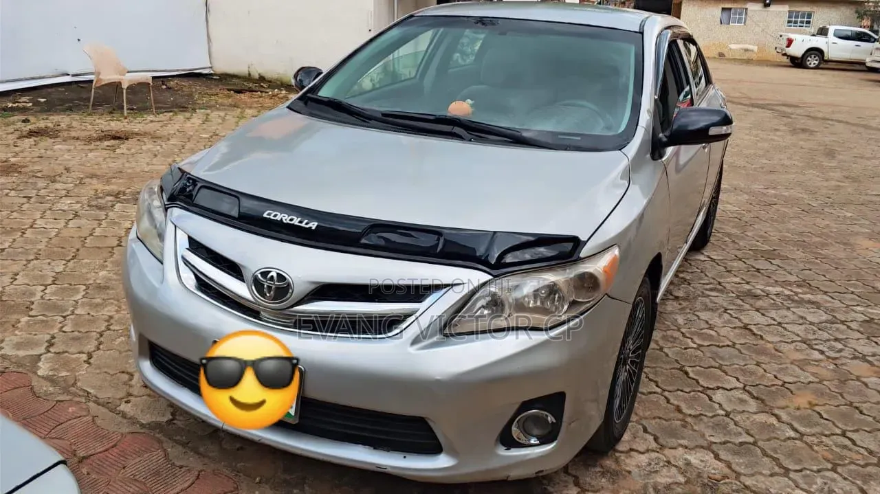 Toyota Corolla LE 4dr Sedan (1.8L 4cyl 4A) 2011 Silver