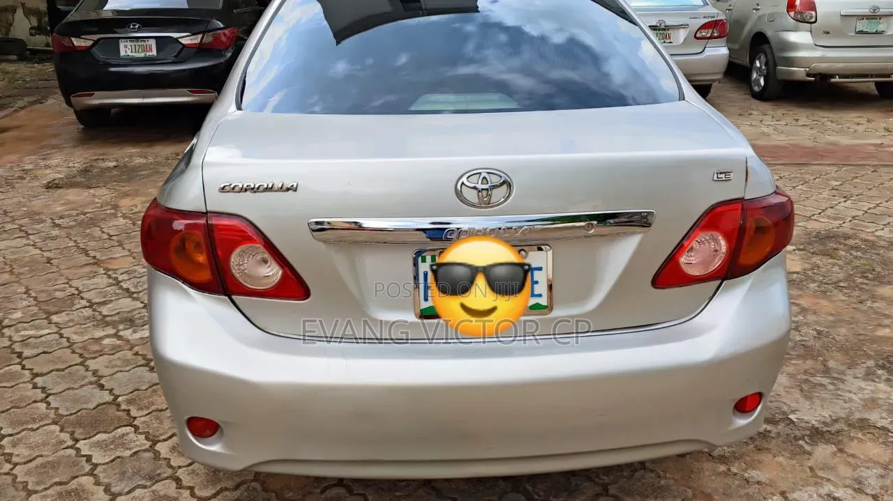 Toyota Corolla LE 4dr Sedan (1.8L 4cyl 4A) 2011 Silver
