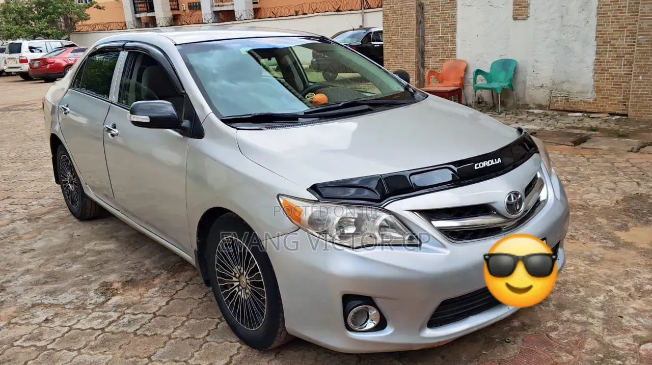 Toyota Corolla LE 4dr Sedan (1.8L 4cyl 4A) 2011 Silver