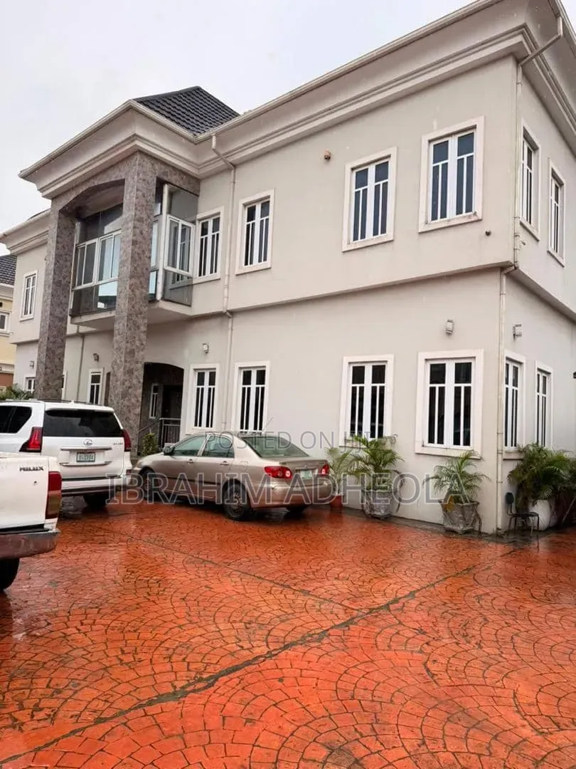 6bdrm Duplex in Ikeja Gra for sale