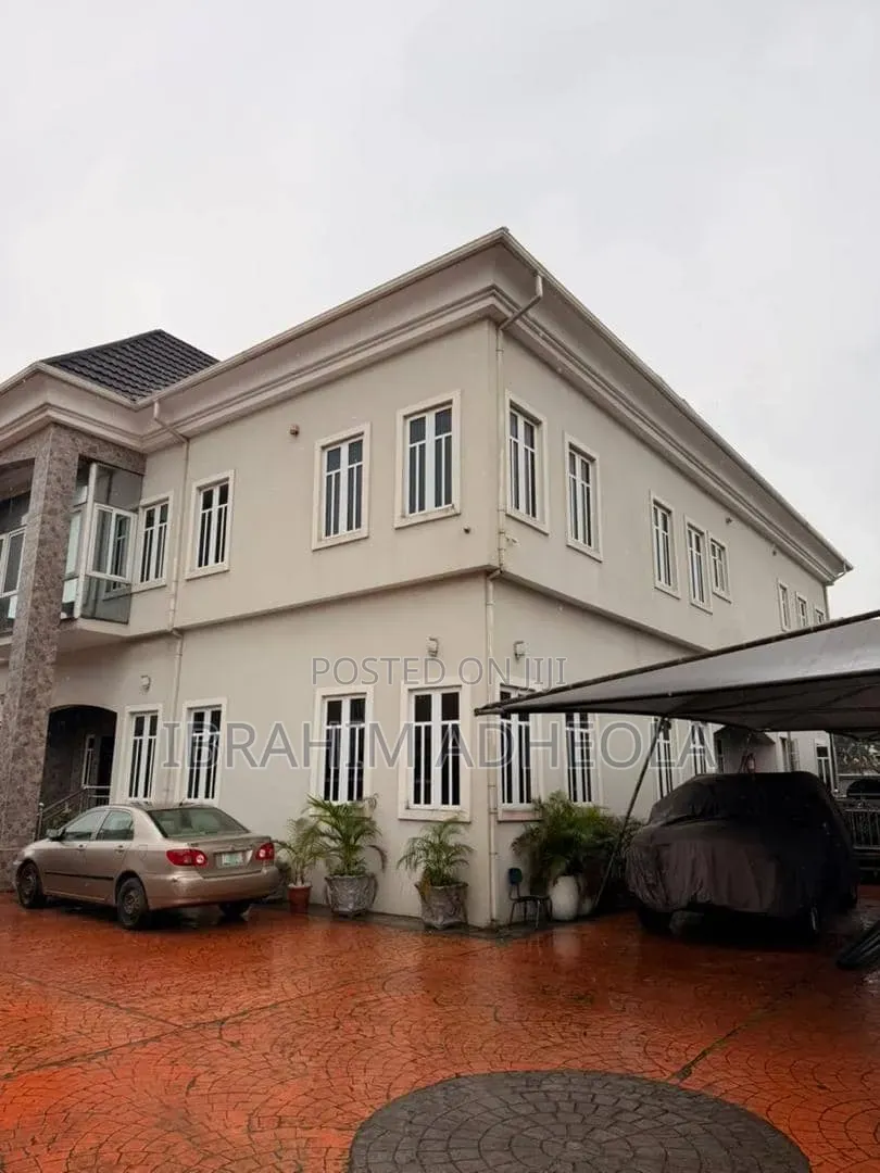 6bdrm Duplex in Ikeja Gra for sale