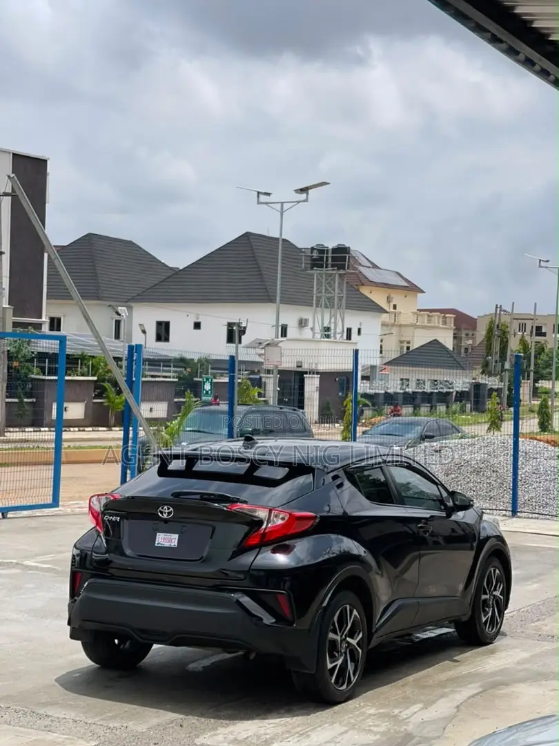 Toyota C-HR XLE FWD Sport Utility (2.0L 4cyl 2AM) 2018 Black