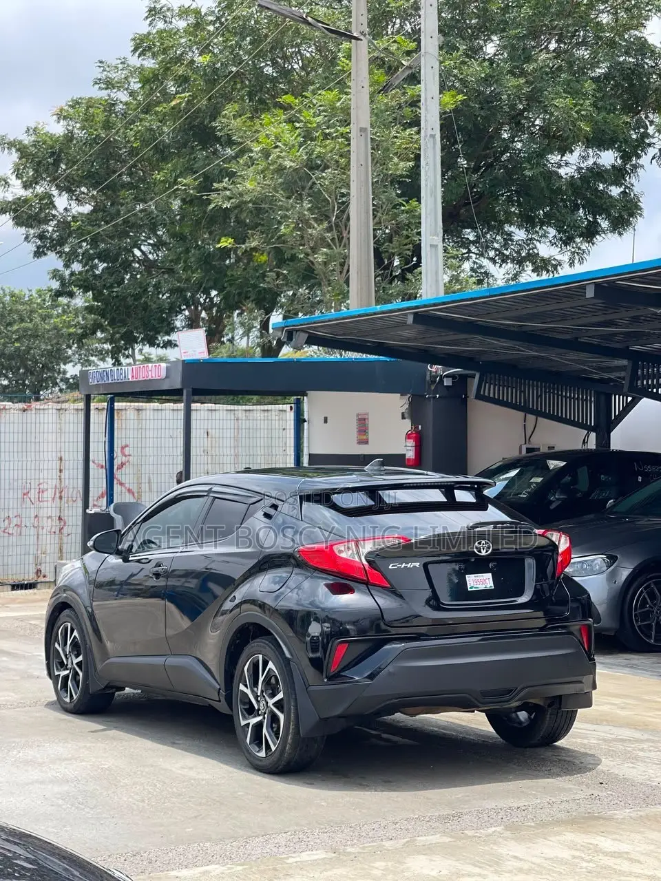 Toyota C-HR XLE FWD Sport Utility (2.0L 4cyl 2AM) 2018 Black