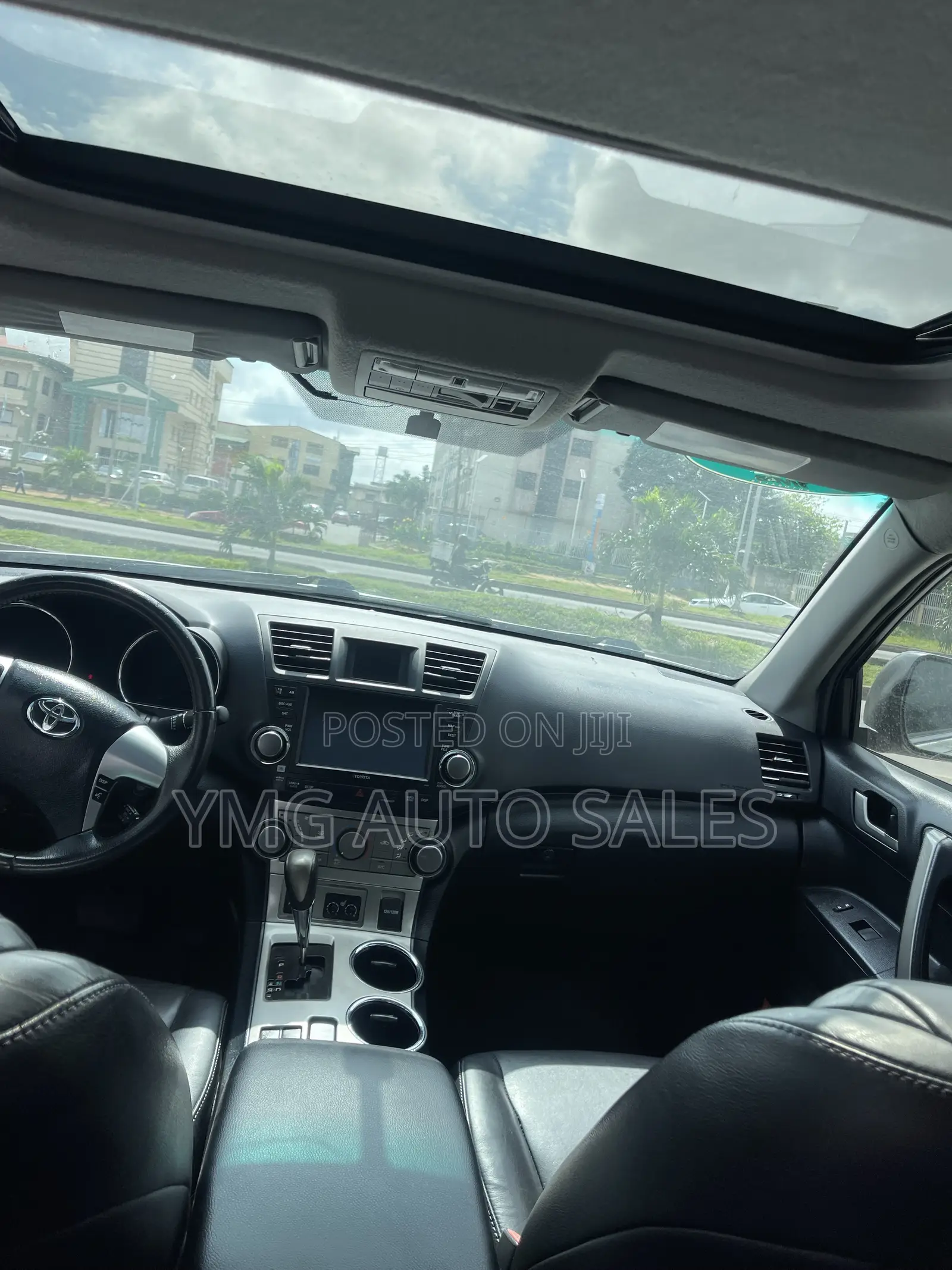 Toyota Highlander SE 2012 White