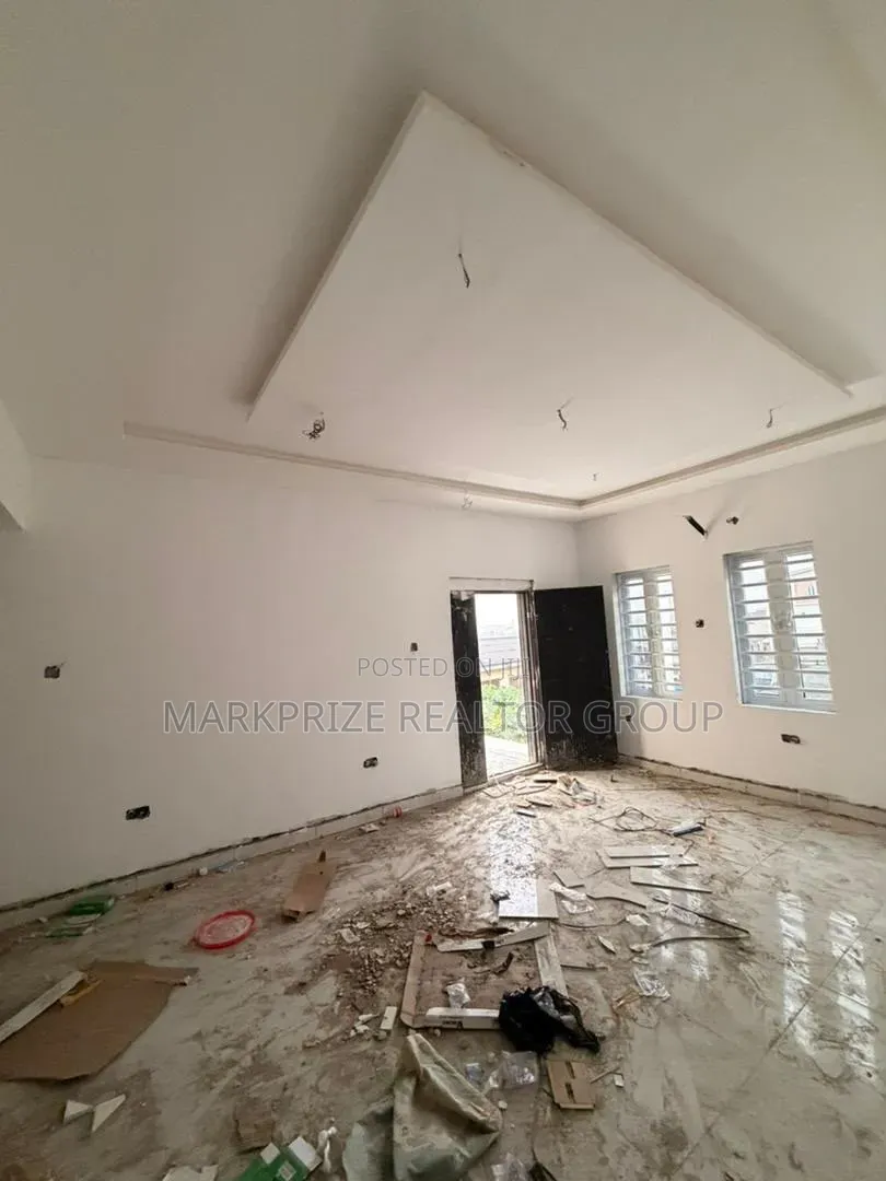 3bdrm Apartment in Opebi Ikeja Lagos for sale