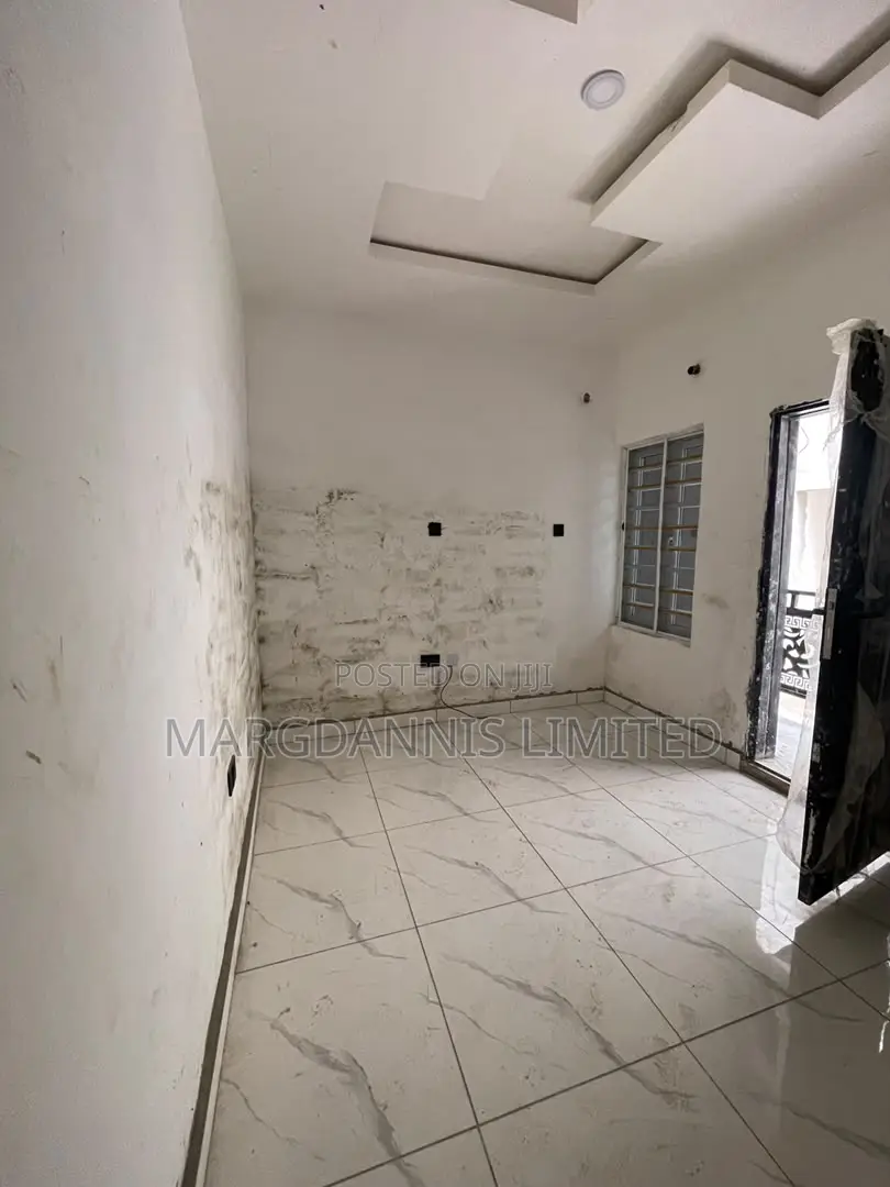 1bdrm Block of Flats in Nitel Estate, Ikorodu Garage for rent