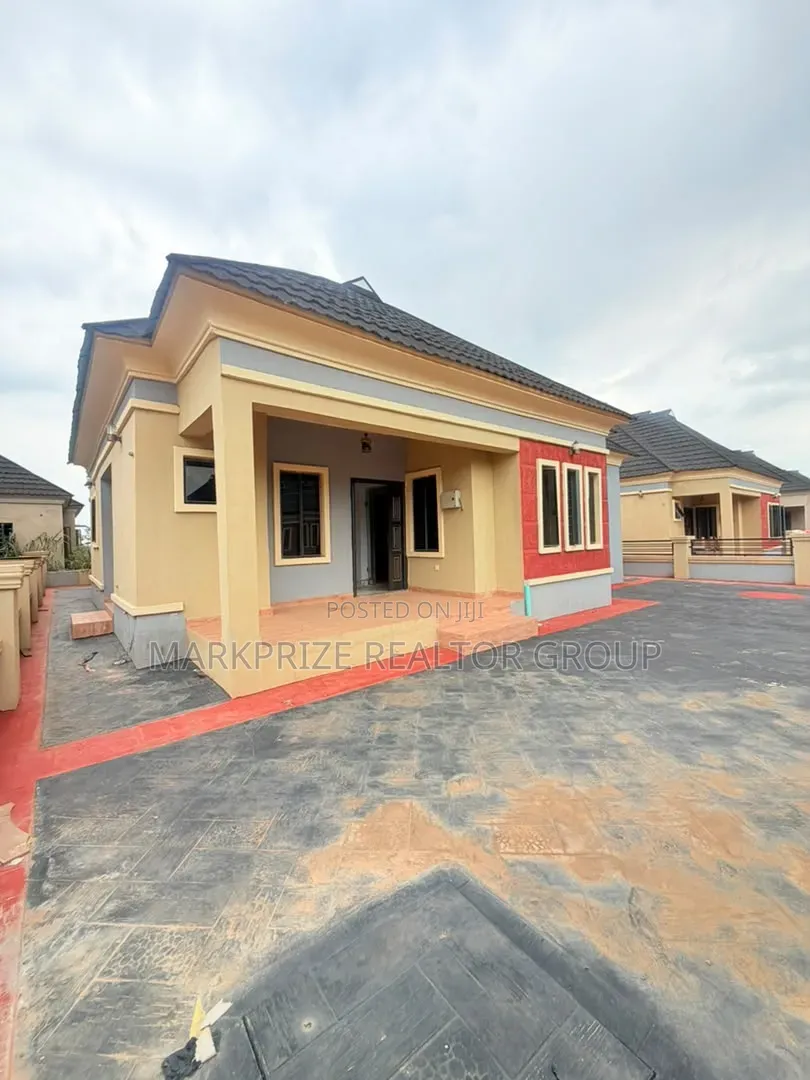 3bdrm Apartment in Mowe Town, Ogba GRA for sale