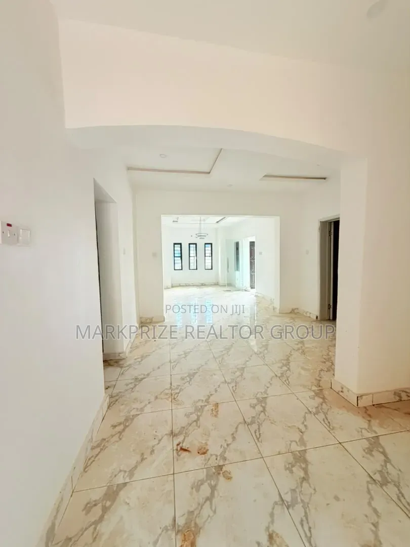 3bdrm Apartment in Mowe Town, Ogba GRA for sale