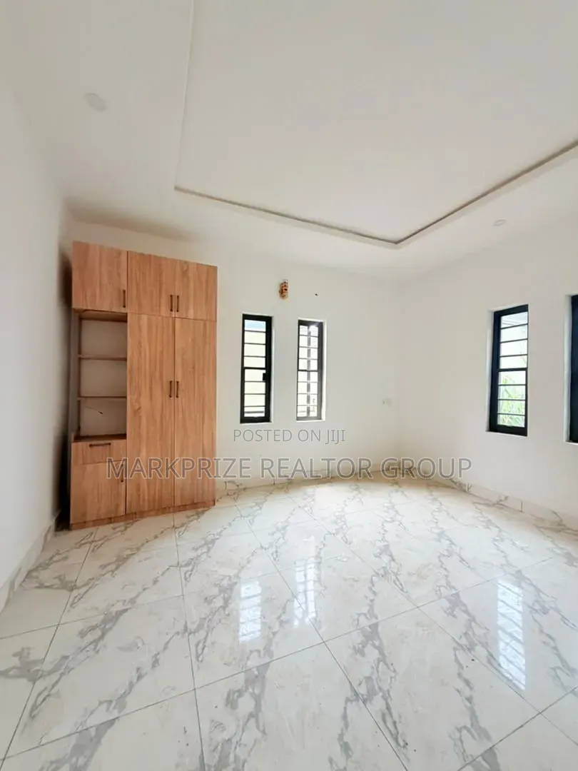 3bdrm Apartment in Mowe Town, Ogba GRA for sale