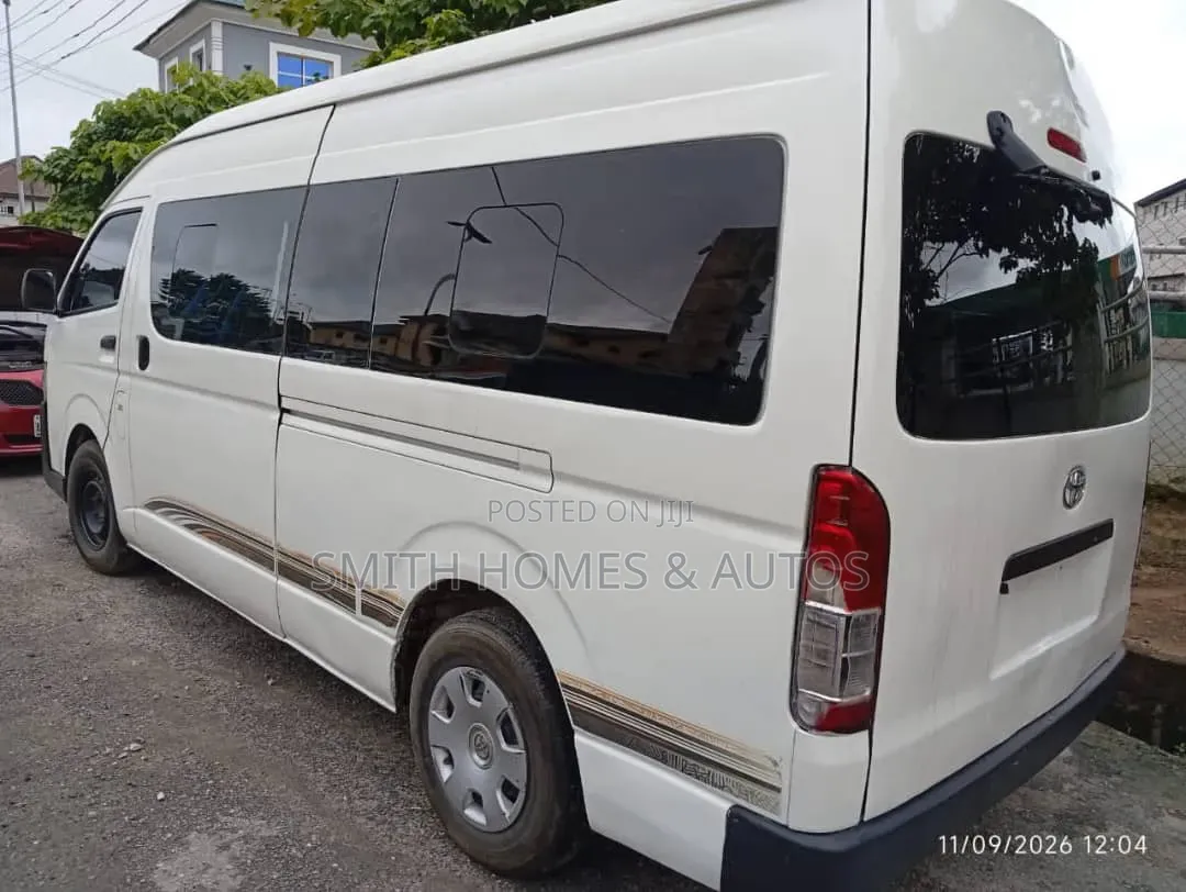 Toyota HiAce 2013 White
