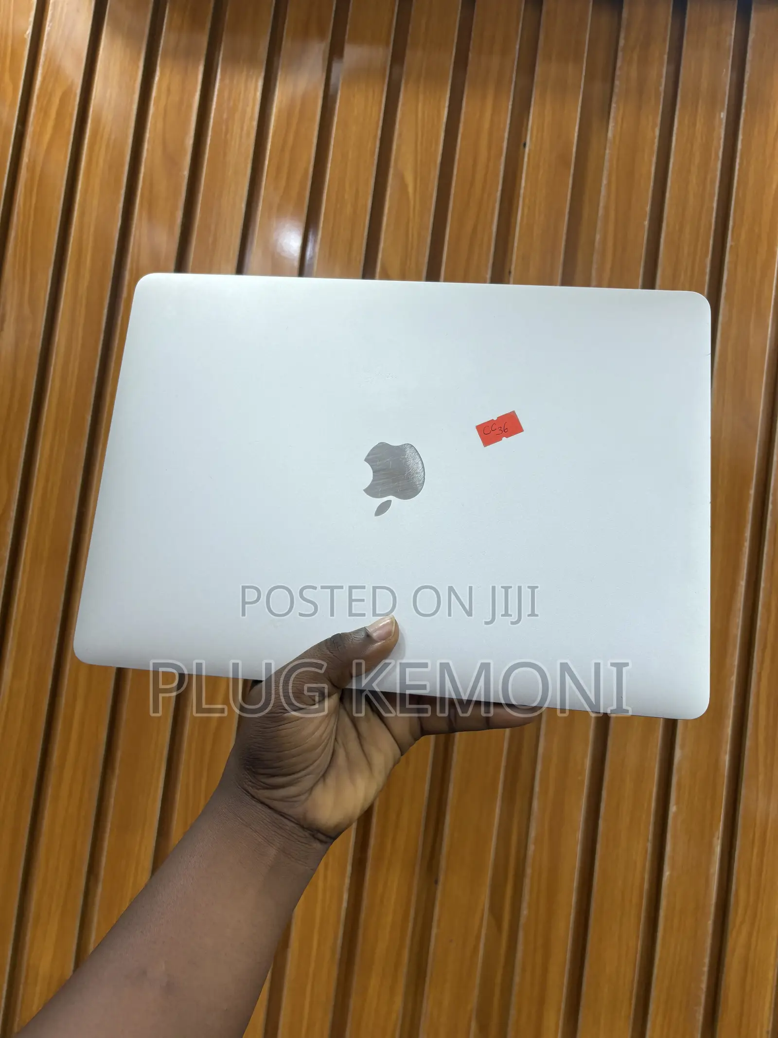 Laptop Apple MacBook Pro 2022 M2 8GB Apple M2 SSD 256GB