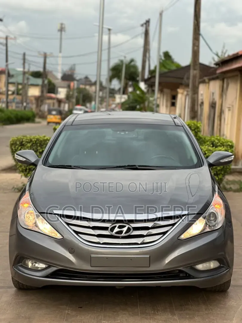 Hyundai Sonata Limited 2.0T Sedan (2.0L 4cyl 6A) 2012 Gray