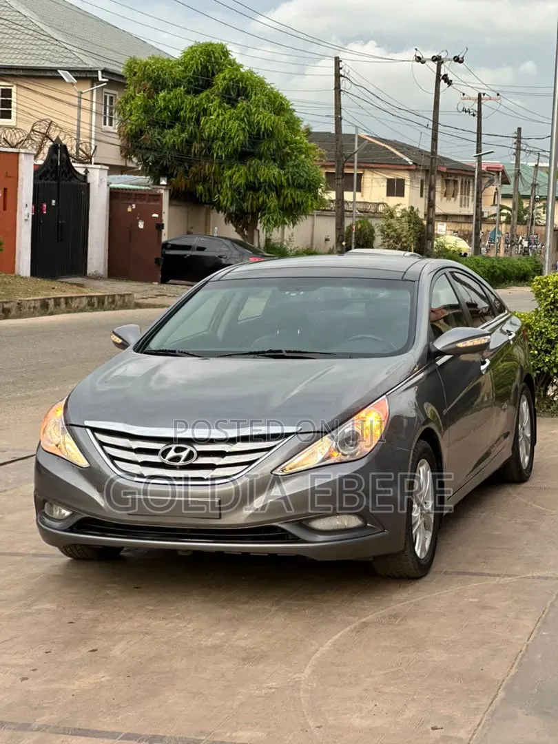 Hyundai Sonata Limited 2.0T Sedan (2.0L 4cyl 6A) 2012 Gray