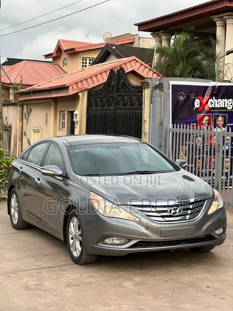 Hyundai Sonata Limited 2.0T Sedan (2.0L 4cyl 6A) 2012 Gray