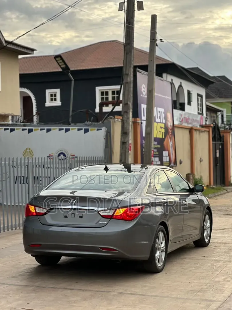 Hyundai Sonata Limited 2.0T Sedan (2.0L 4cyl 6A) 2012 Gray