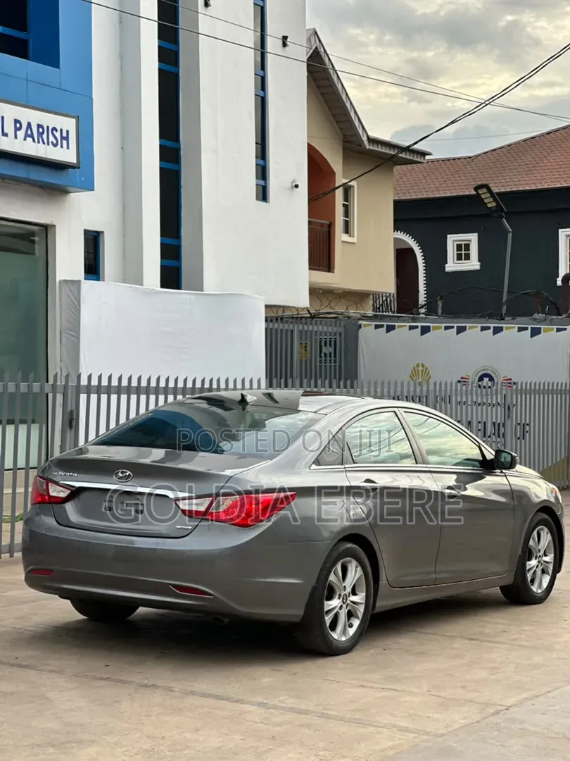 Hyundai Sonata Limited 2.0T Sedan (2.0L 4cyl 6A) 2012 Gray