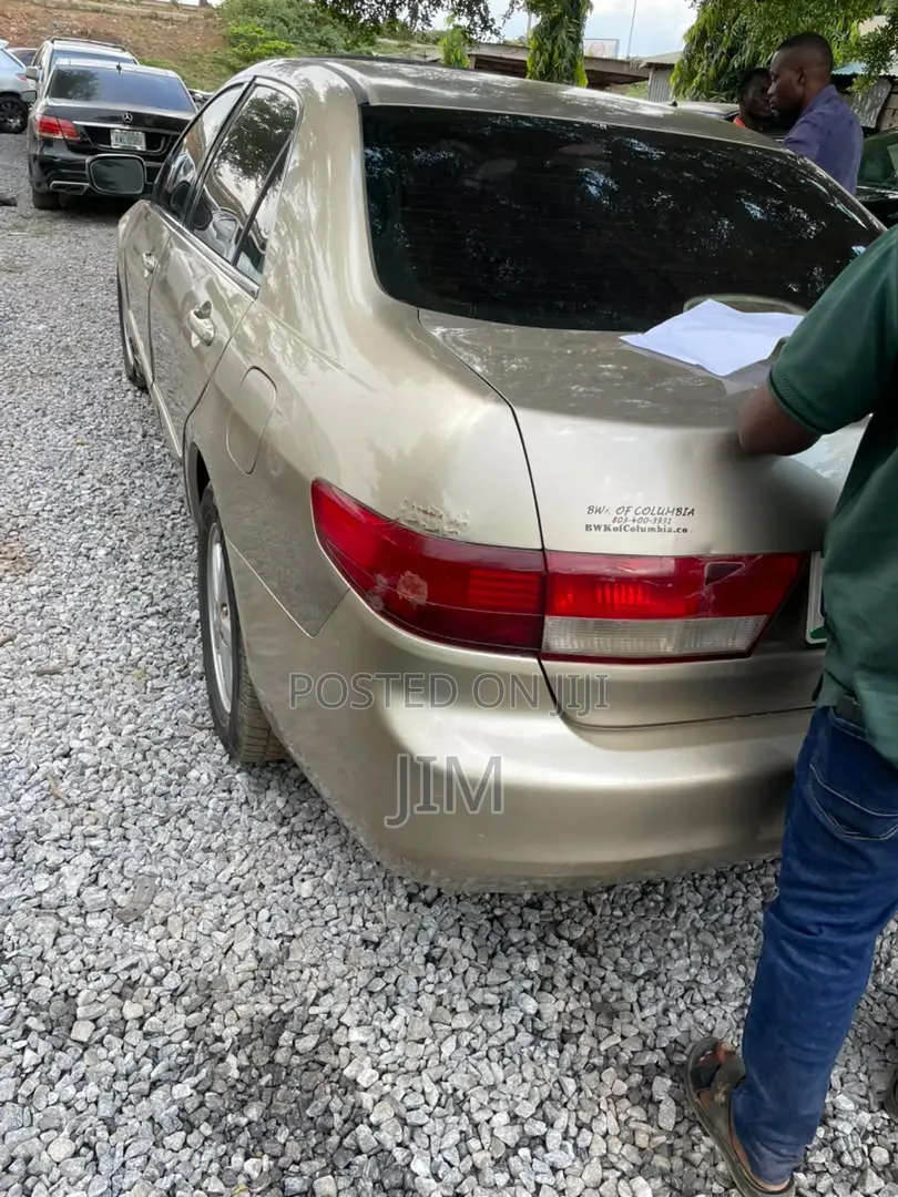 Honda Accord 2005 Gold