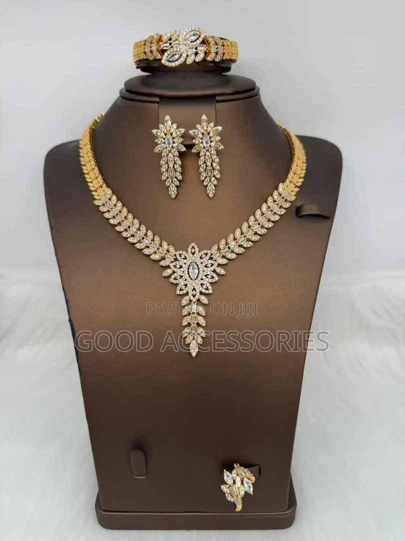 Elegant Zircon Necklace