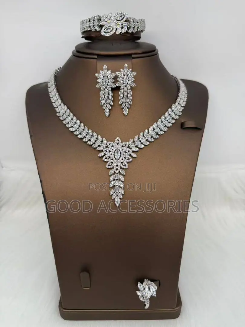 Elegant Zircon Necklace