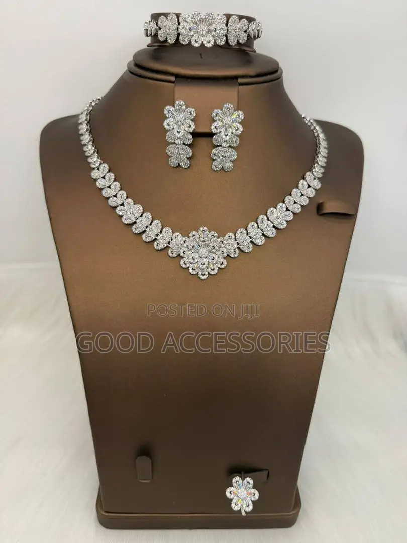 Elegant Zircon Necklace