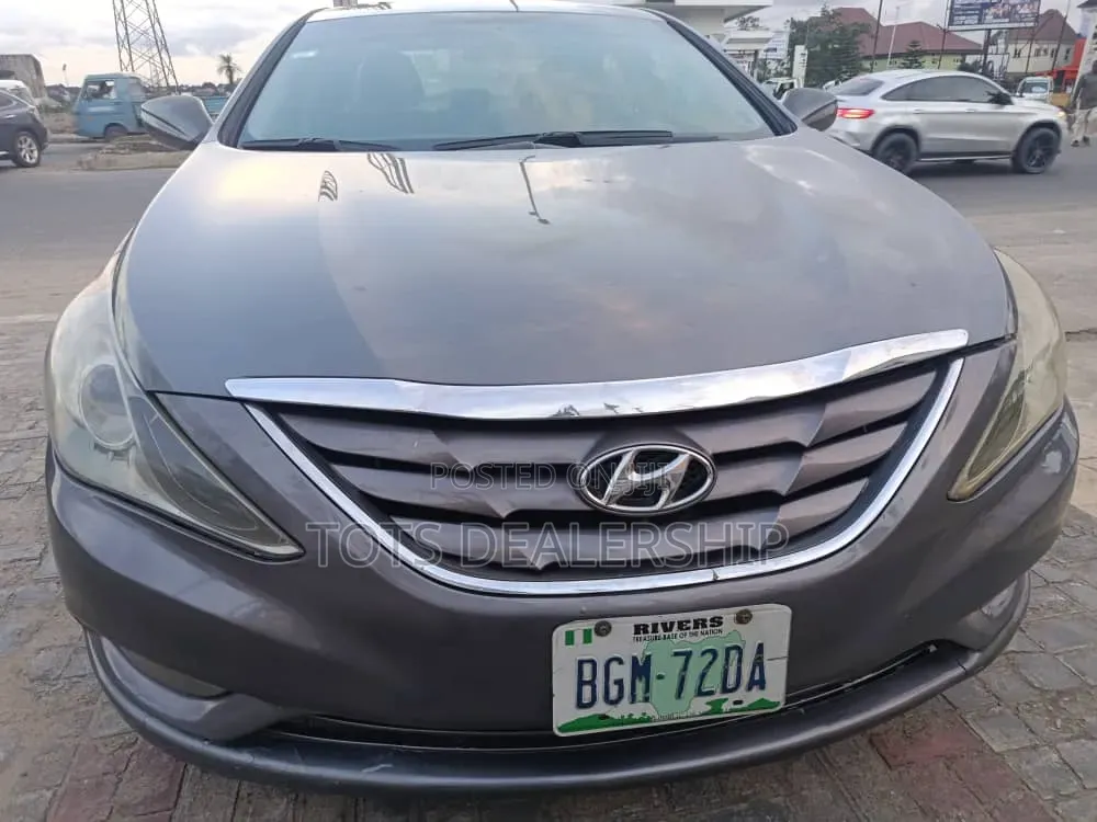 Hyundai Sonata GLS Sedan FWD (2.4L 4cyl 6A) 2012 Gray