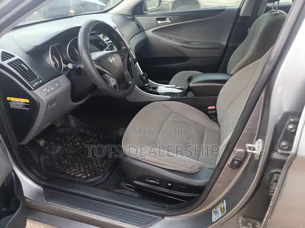 Hyundai Sonata GLS Sedan FWD (2.4L 4cyl 6A) 2012 Gray