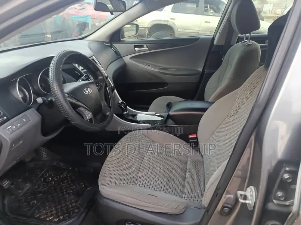 Hyundai Sonata GLS Sedan FWD (2.4L 4cyl 6A) 2012 Gray