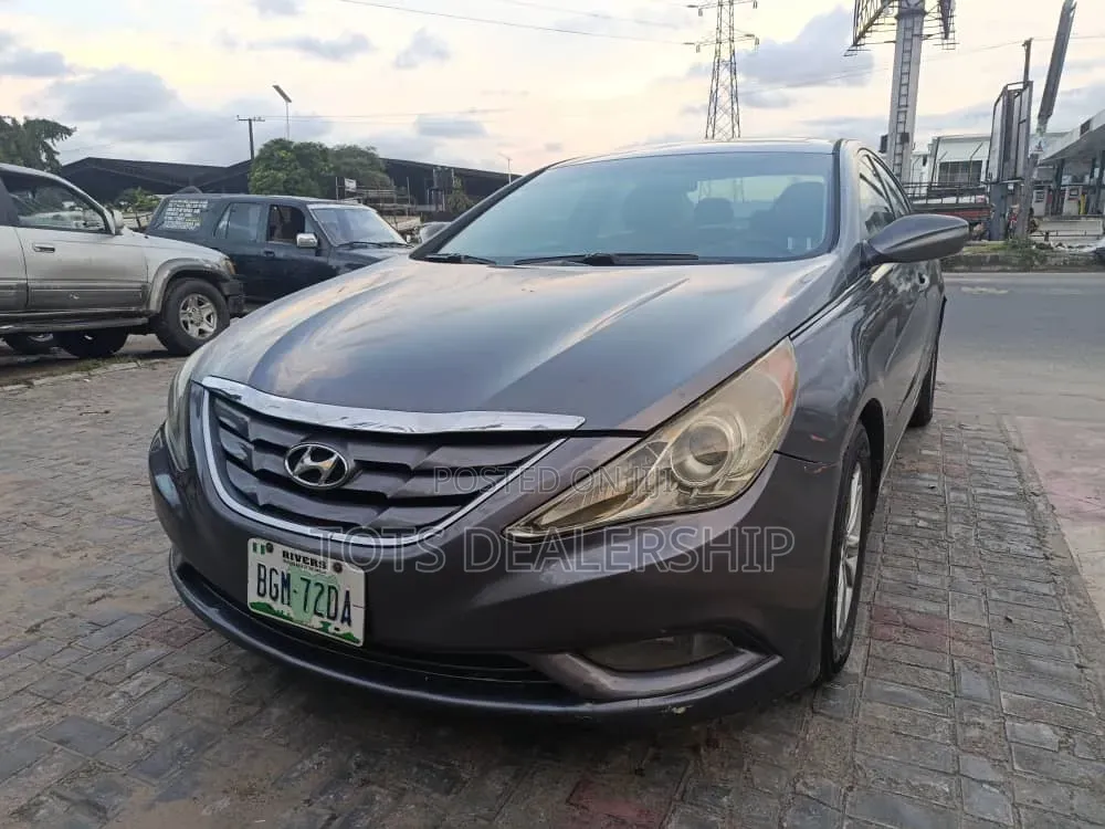 Hyundai Sonata GLS Sedan FWD (2.4L 4cyl 6A) 2012 Gray