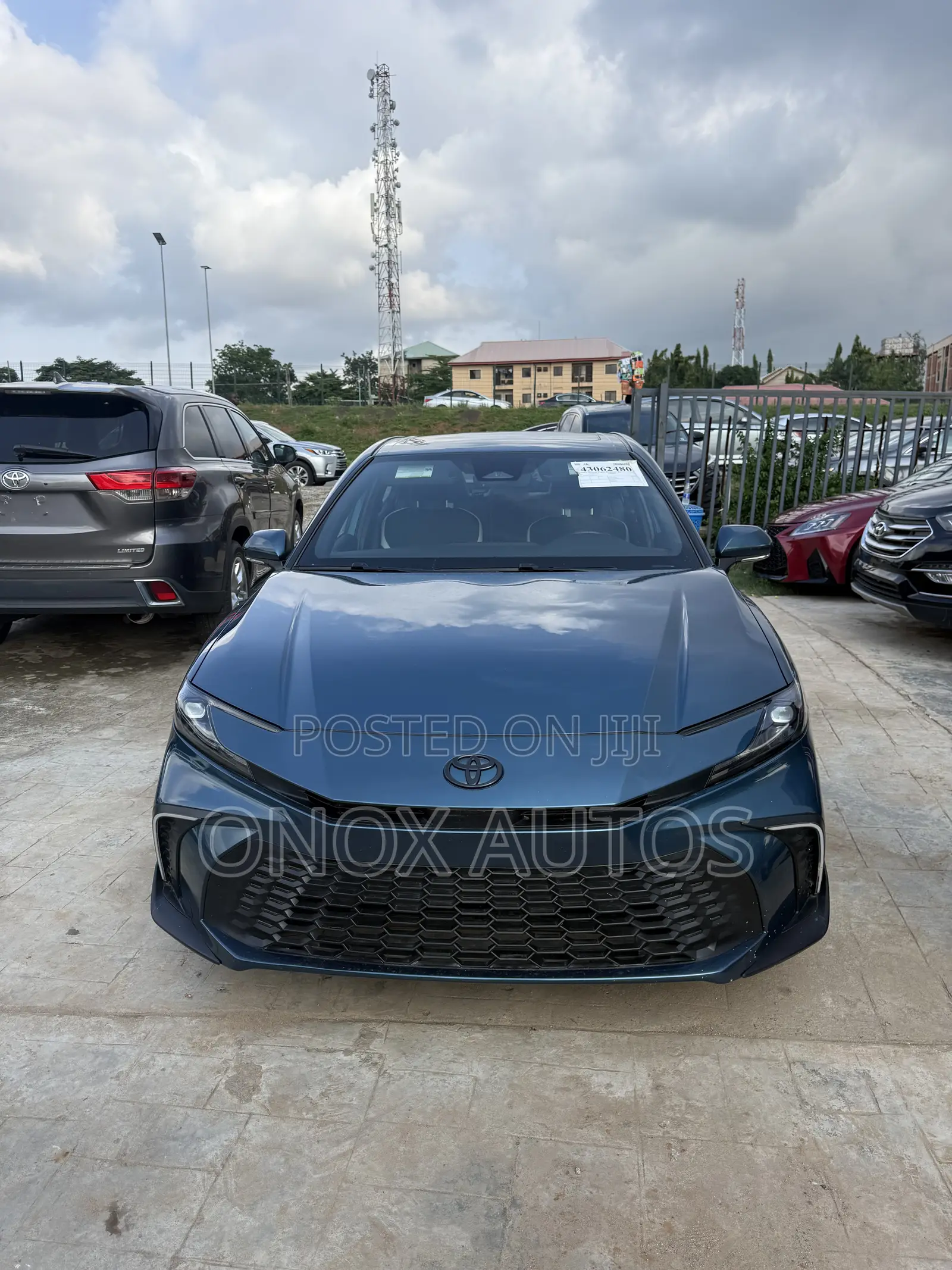 Toyota Camry SE 2025 Blue