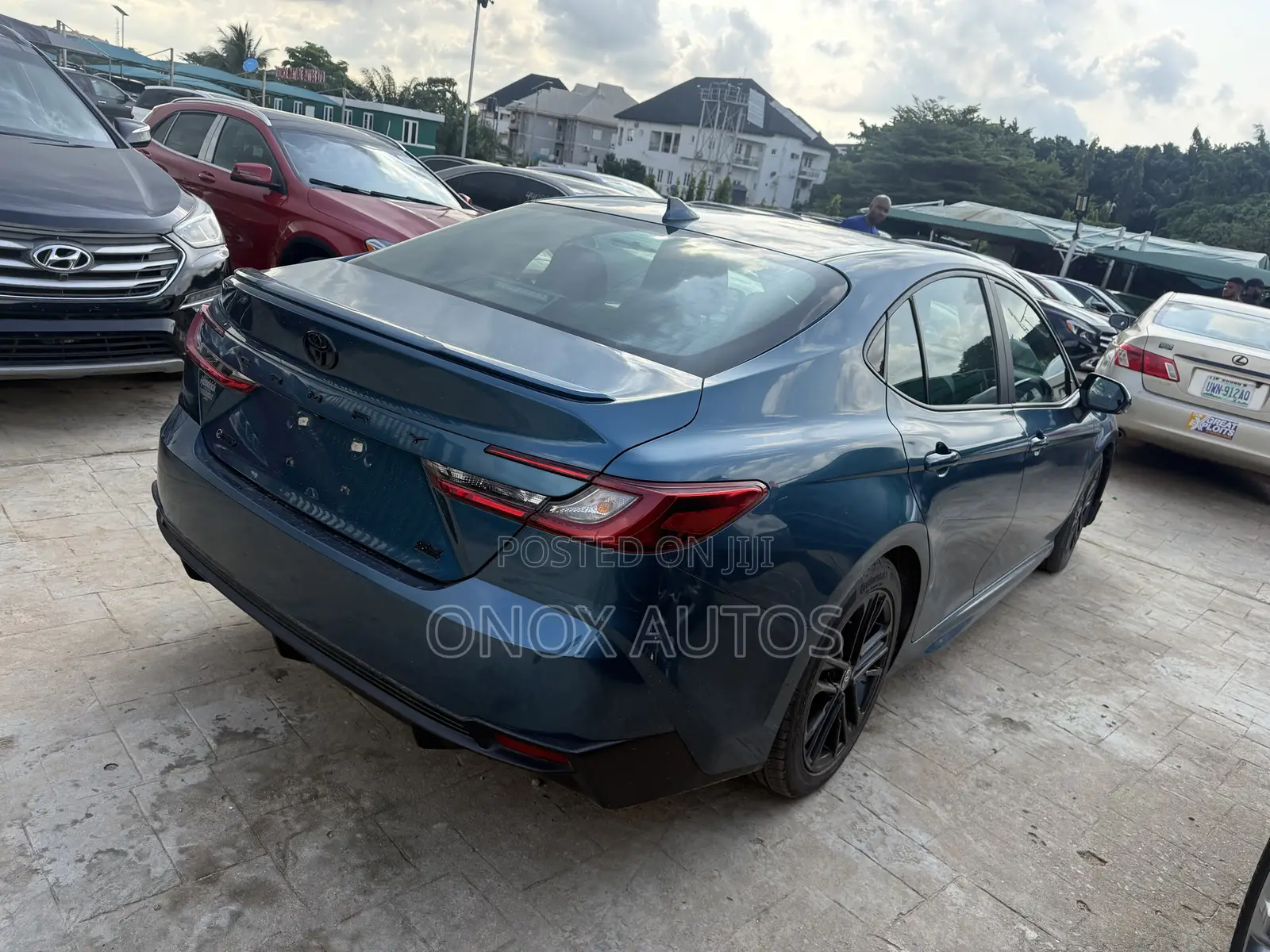 Toyota Camry SE 2025 Blue