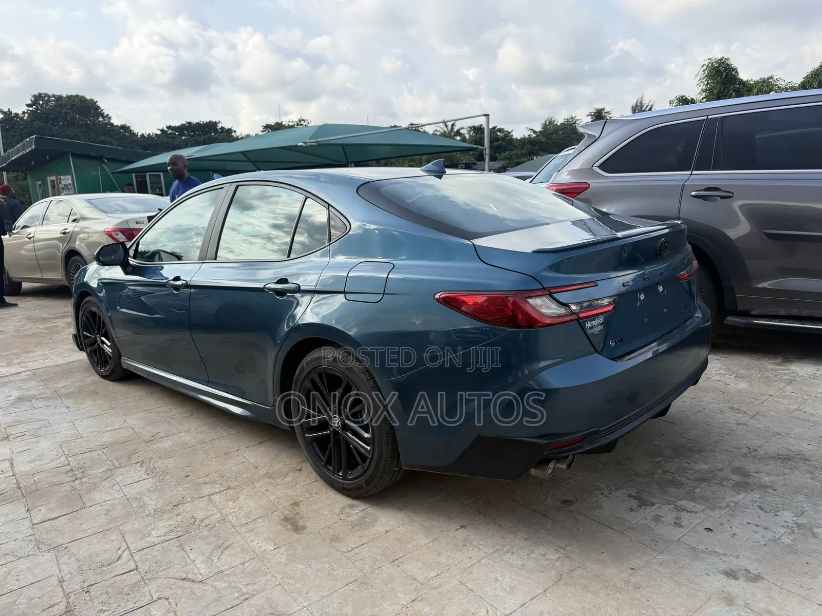Toyota Camry SE 2025 Blue