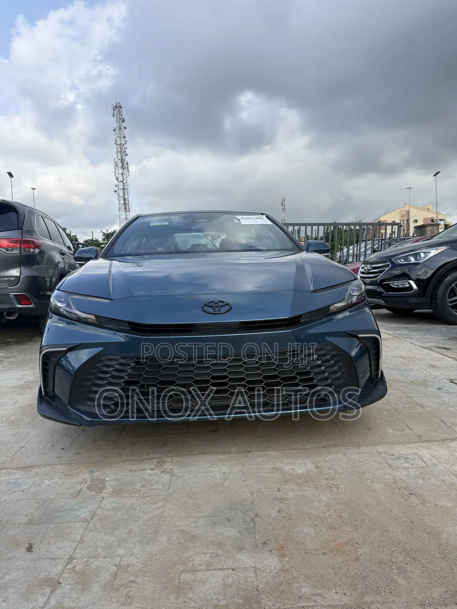 Toyota Camry SE 2025 Blue
