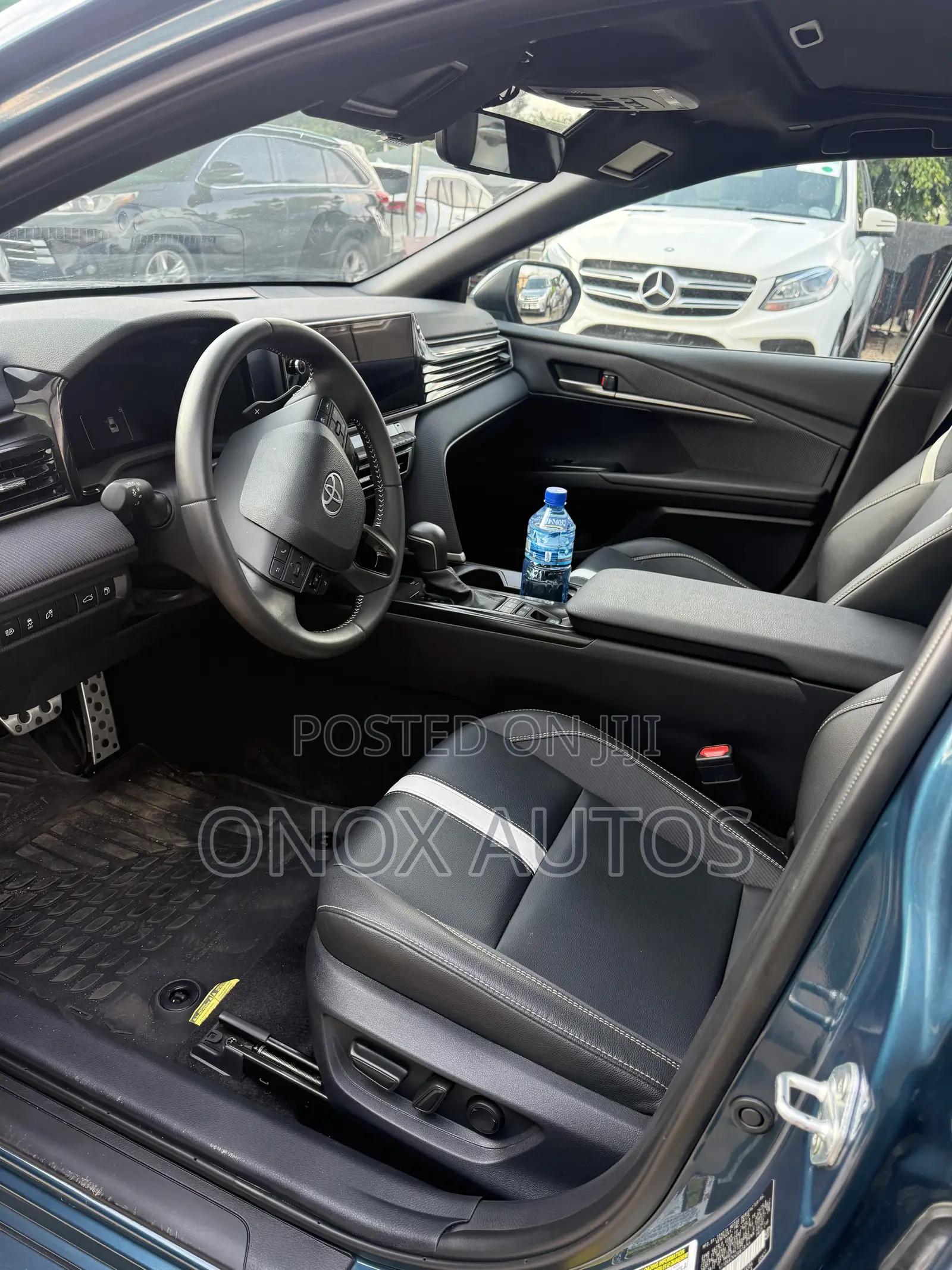 Toyota Camry SE 2025 Blue