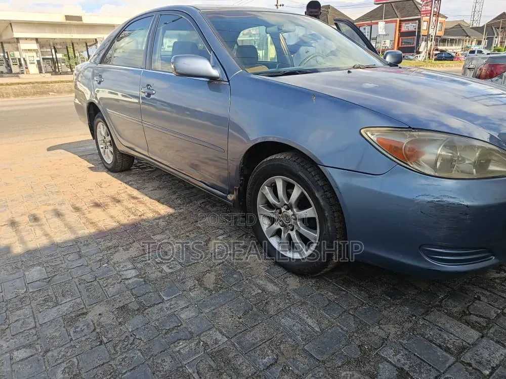 Toyota Camry LE 4dr Sedan (2.4L 4cyl 4A) 2004 Blue