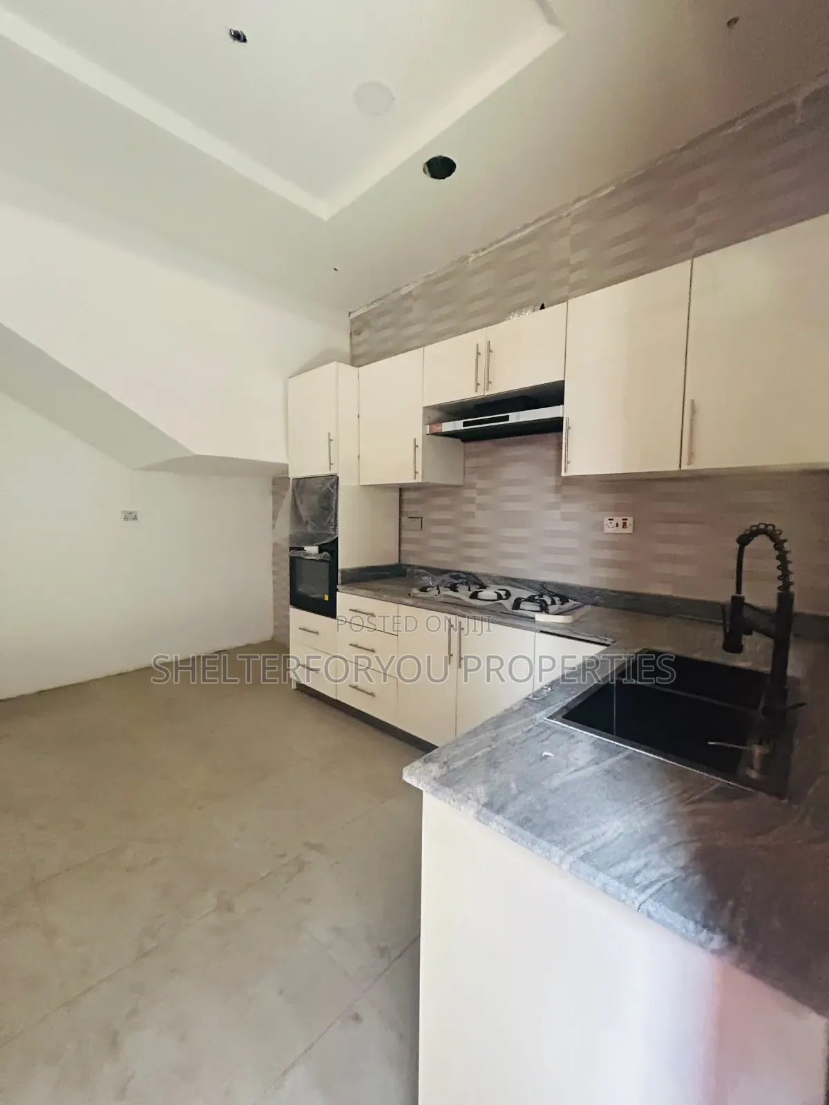 4bdrm Duplex in Ikota for sale