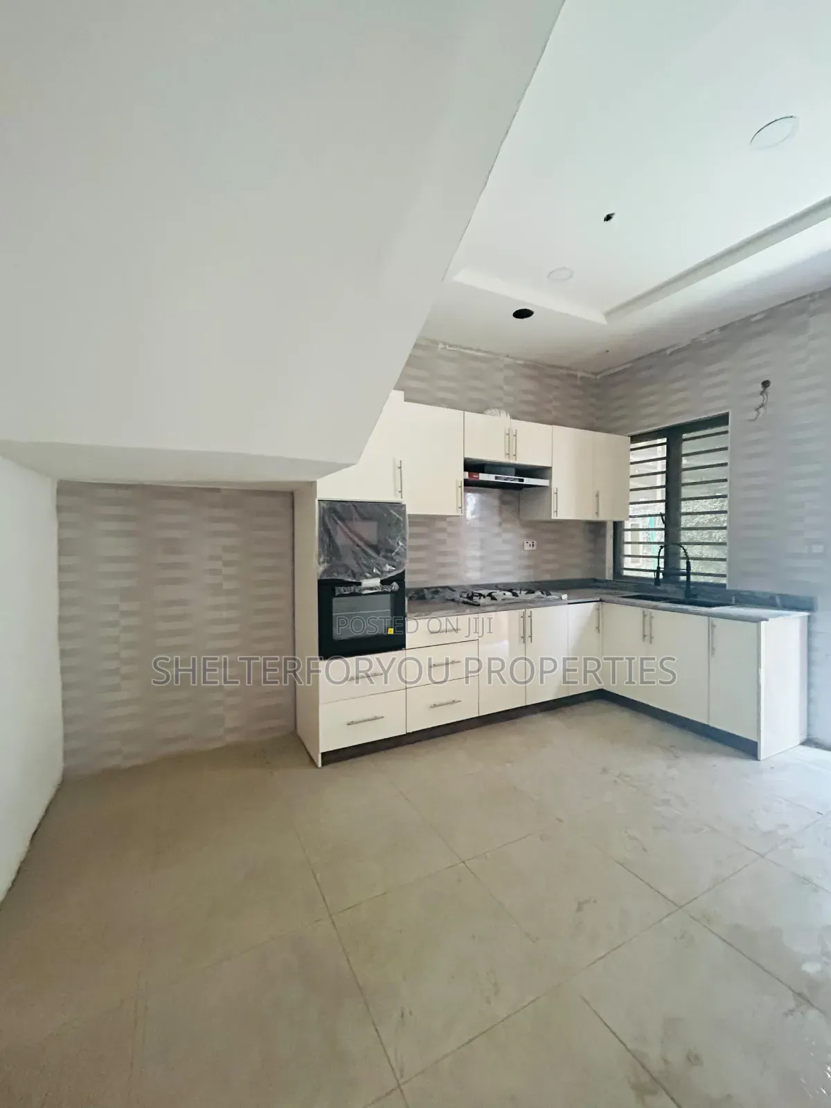 4bdrm Duplex in Ikota for sale