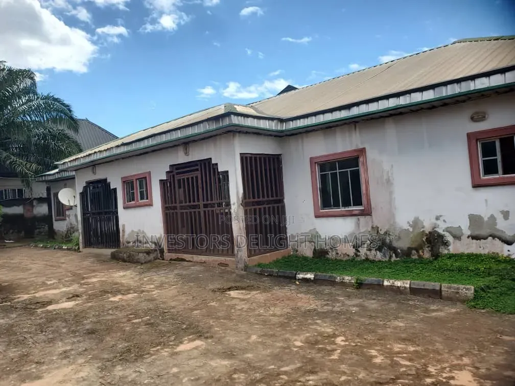 5bdrm Duplex in Oshimili North for sale