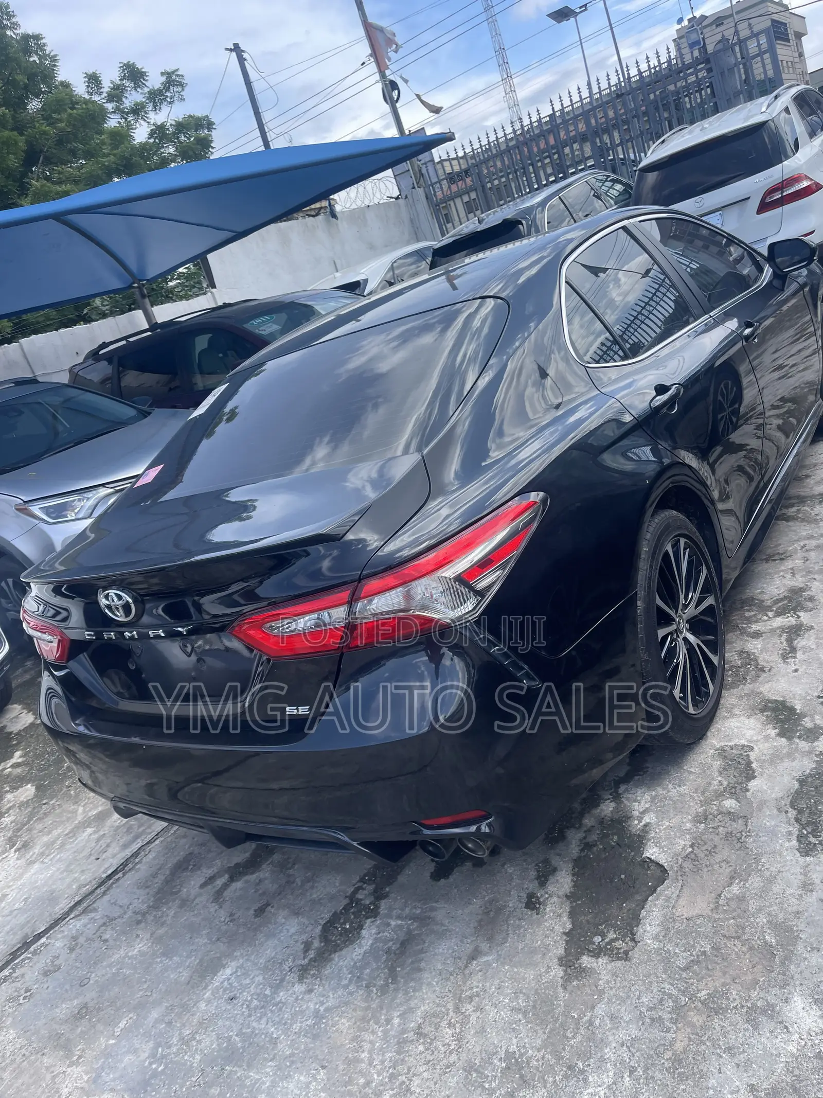 Toyota Camry SE FWD (2.5L 4cyl 8AM) 2018 Black