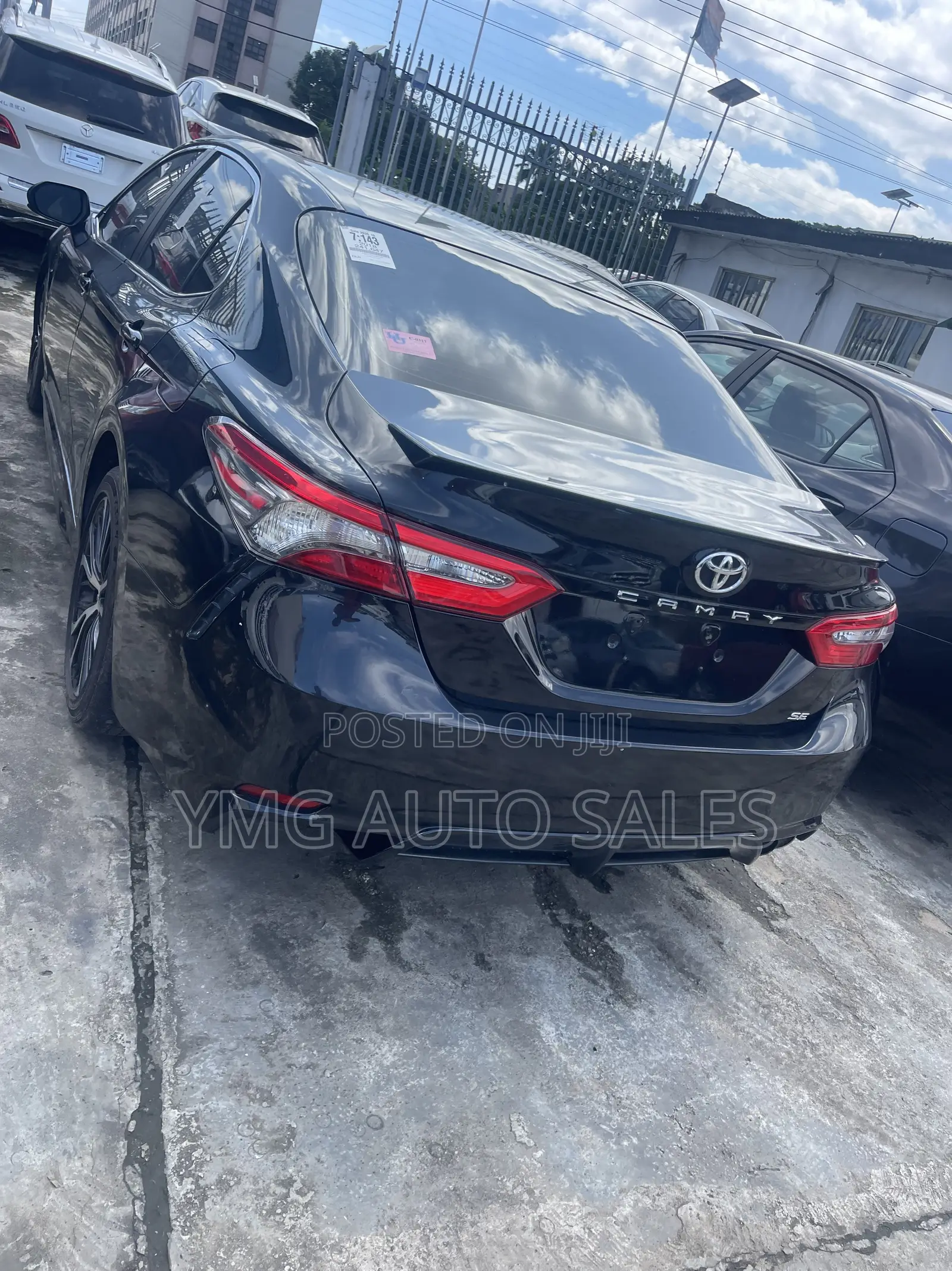 Toyota Camry SE FWD (2.5L 4cyl 8AM) 2018 Black