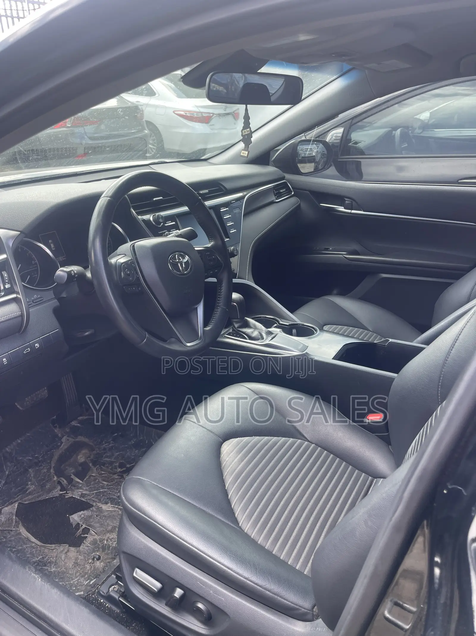 Toyota Camry SE FWD (2.5L 4cyl 8AM) 2018 Black