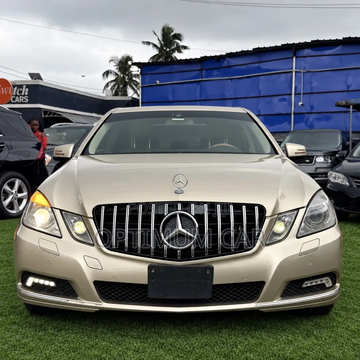 Mercedes-Benz E350 Base 4Matic Sedan AWD (3.5L 6cyl 7A) 2010 Gold