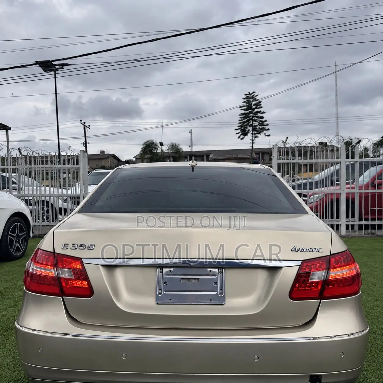 Mercedes-Benz E350 Base 4Matic Sedan AWD (3.5L 6cyl 7A) 2010 Gold