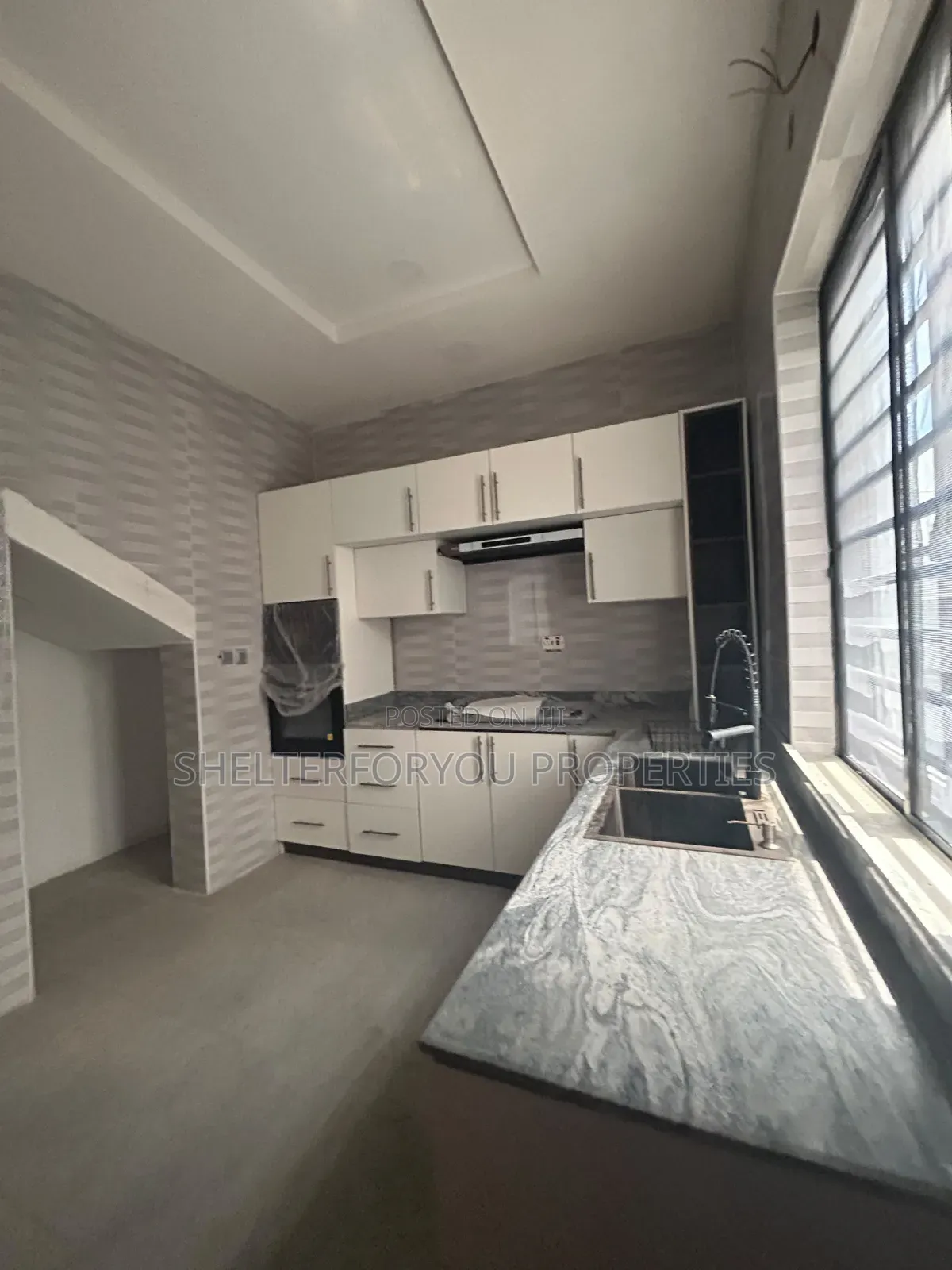 4bdrm Duplex in Ikota for sale