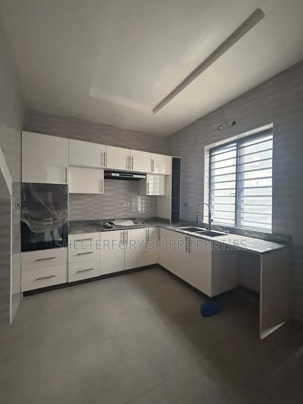 4bdrm Duplex in Ikota for sale