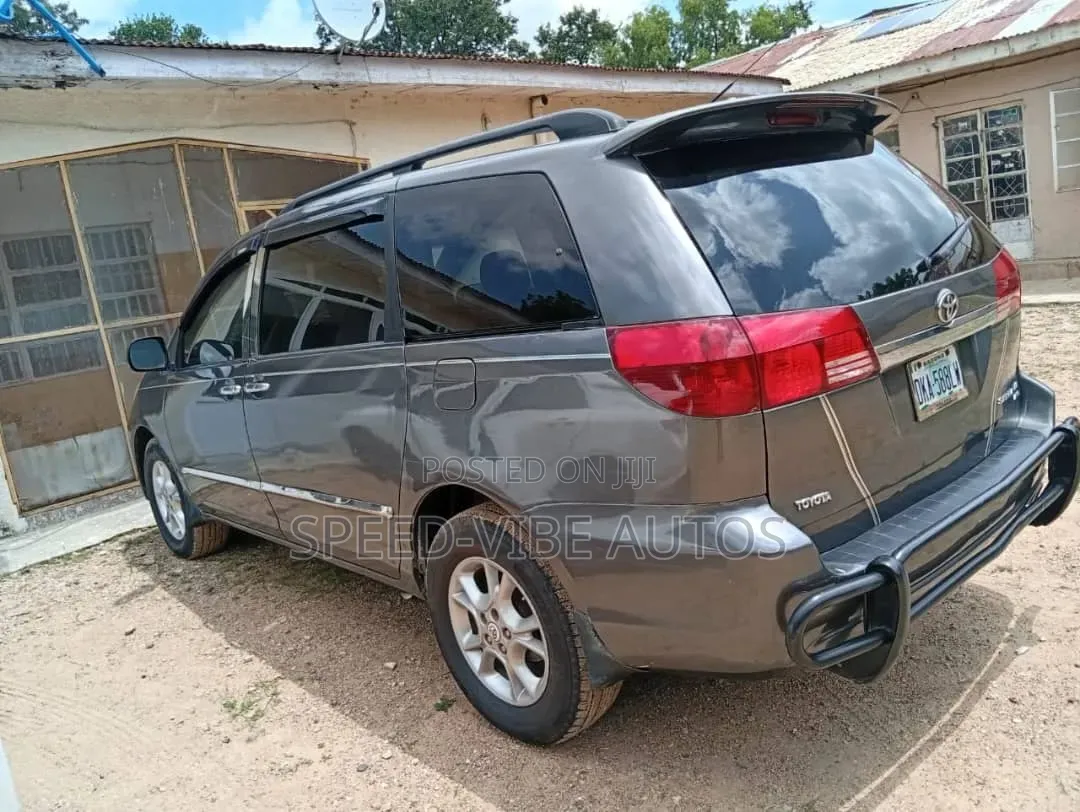 Toyota Sienna 2007 Gray