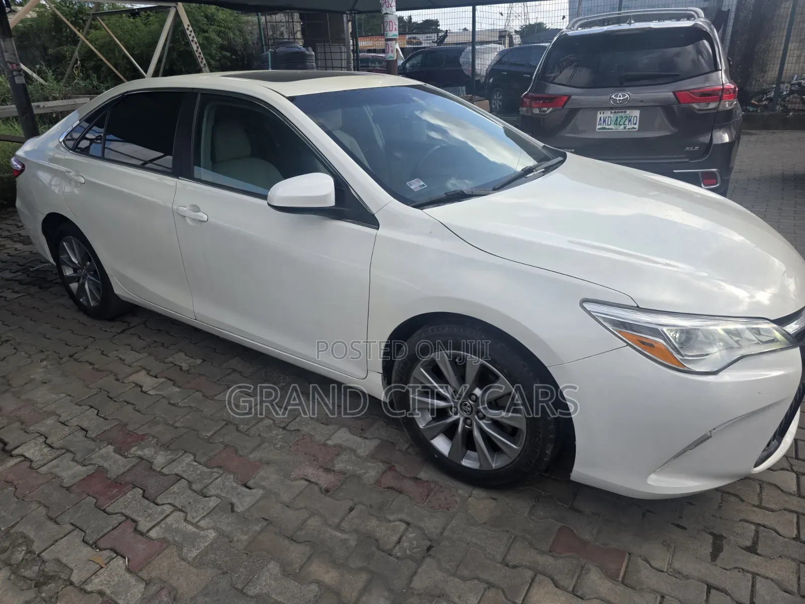 Toyota Camry XLE 4dr Sedan (3.5L 6cyl 6A) 2015 White